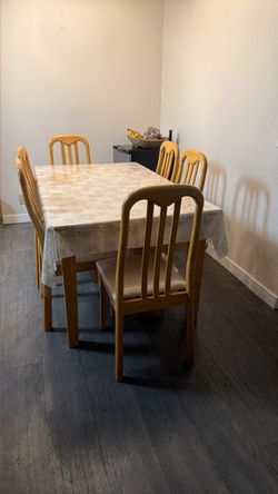 Dinning Table with 6 Chairs