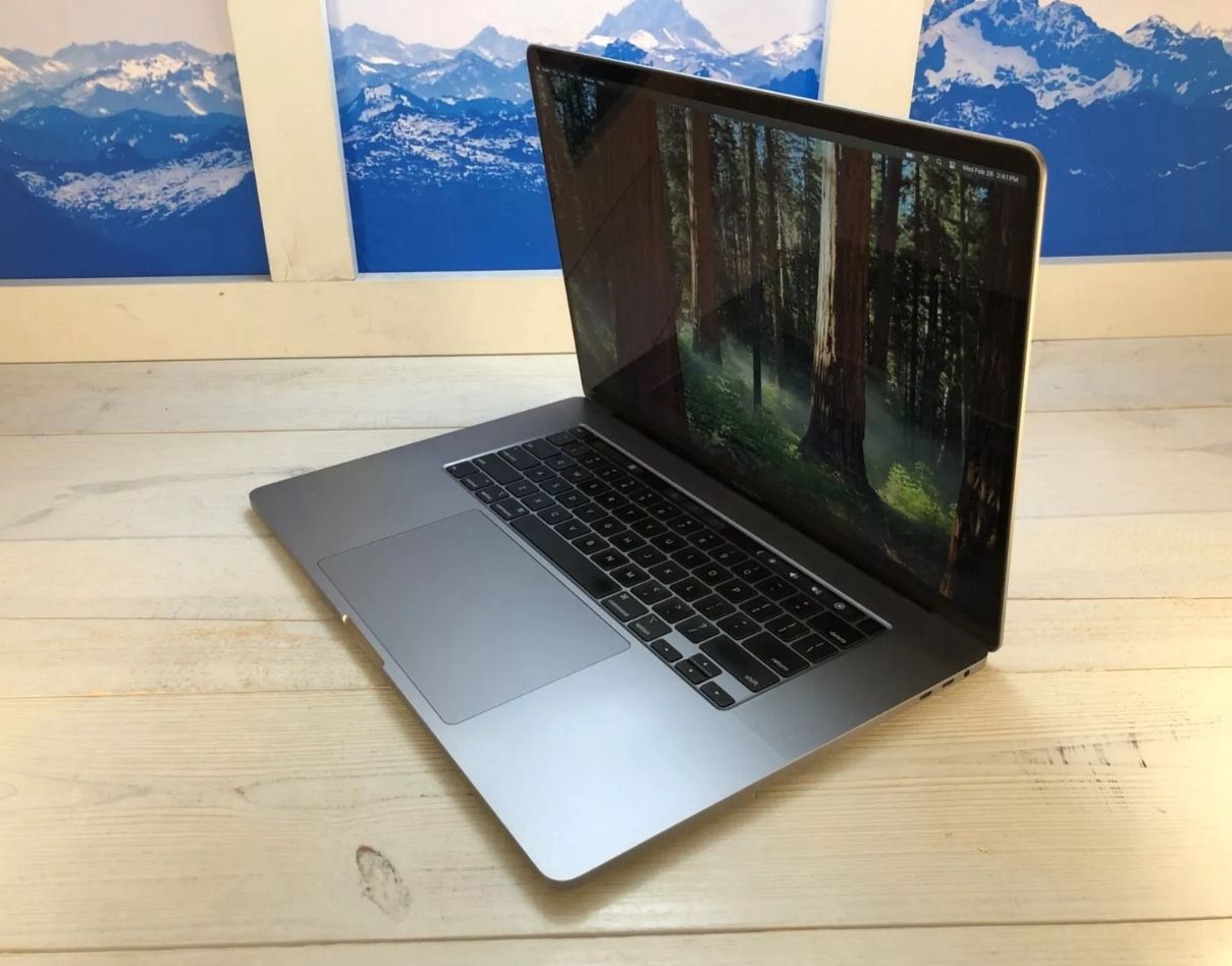2019 16” Apple MacBook Pro I9 (64Gigs /1TB) w/ Music Production & Video Editing Software 