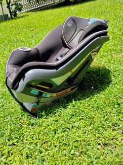 Graco speed folding stroller for one hand folding. Child tray with cup holders, storage basket and Sun shield canopy