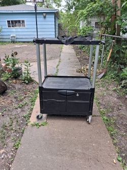 Rubbermaid service cart