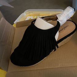 Super Cute Fringe Women’s Sandals/New/Size 10