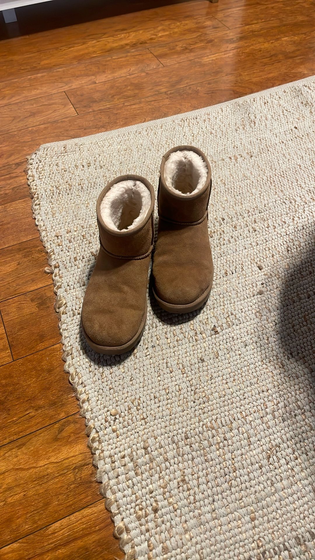 UGG