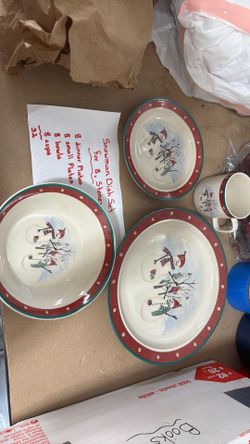 Set for 8 Holiday Dish Set