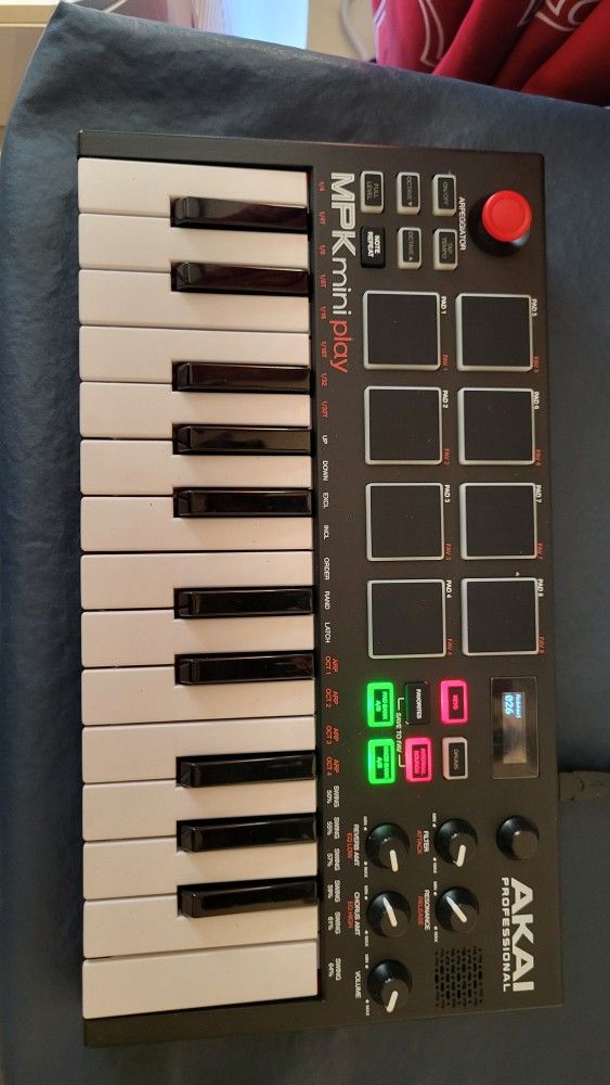 AKAI MPK mini play midi keyboard