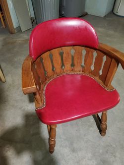 BEAUTIFUL LEATHER RED BARREL CHAIR