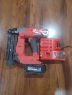 MILWAUKEE NAILER 18 BATERY 6.0