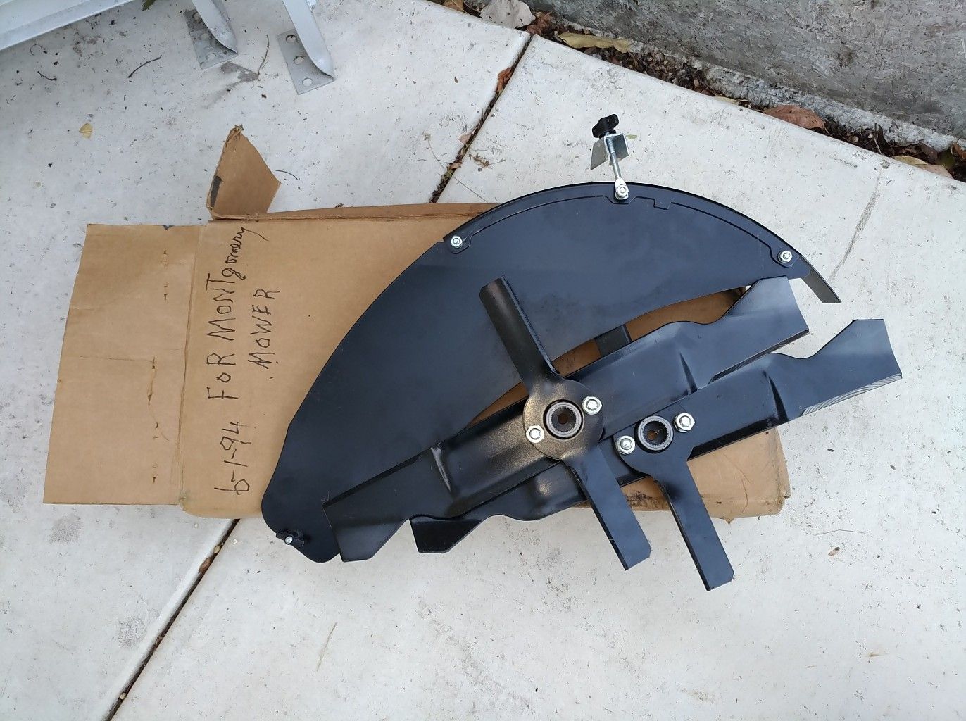 Mowing tractor blades with cover can be use on lawn mowers