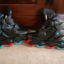 ROLLER DERBY SKATES YOUTH  SIZE3-6  $15.00