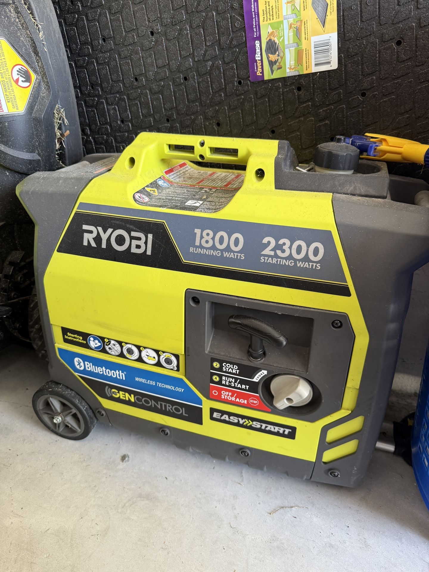 RYOBI RYI2300BTA Inverter Generator