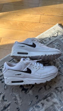 NIKE AIR MAX SIZE 9 women