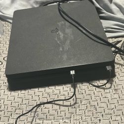 PS4 Slim Console 