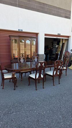 Thomasville Elegant Traditional Dark Wood Dining Set W/6 Chairs + China Cabinet 