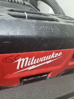 MILWAUKEE VACUUM CLEANER