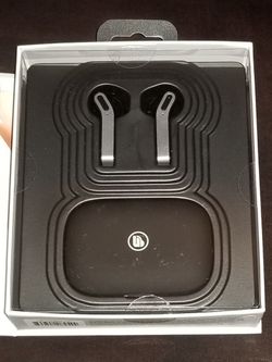 STRATA True Bluetooth Wireless Earbuds w Charging Case Black UZ TWE04 101 for Sale in Hawthorne CA OfferUp