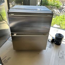 Sub-Zero Refrigerator 27”