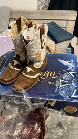 COWBOY BOOTS