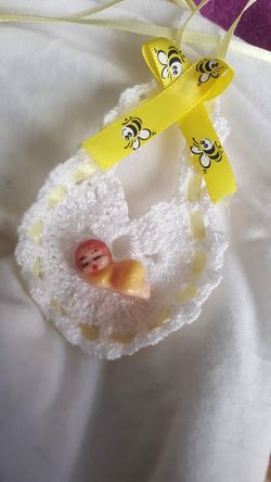 8 Baby shower bee theme