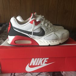 NIKE AIR MAX IVO!!!!! NEED GONE ASAP THIS IS A STEAL FOR THE PRICE!!! MENS SIZE 8.5 