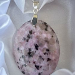 Purple Quartz Oval Pendant with Necklace (20") 57.00 ctw