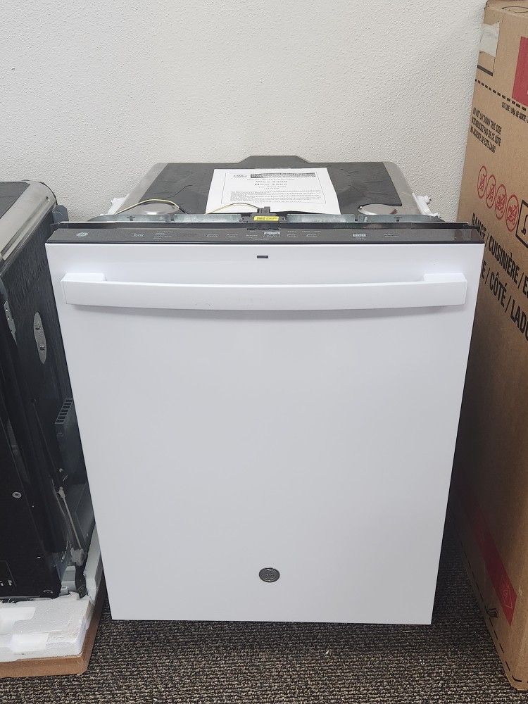 24 in. Top Control Built-In Tall Tub
Dishwasher in White with 3rd Rack,
Bottle Jets and 45 dBA
