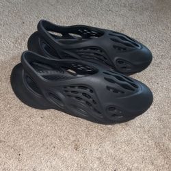 Yeezy Onyx Foam Rnnr