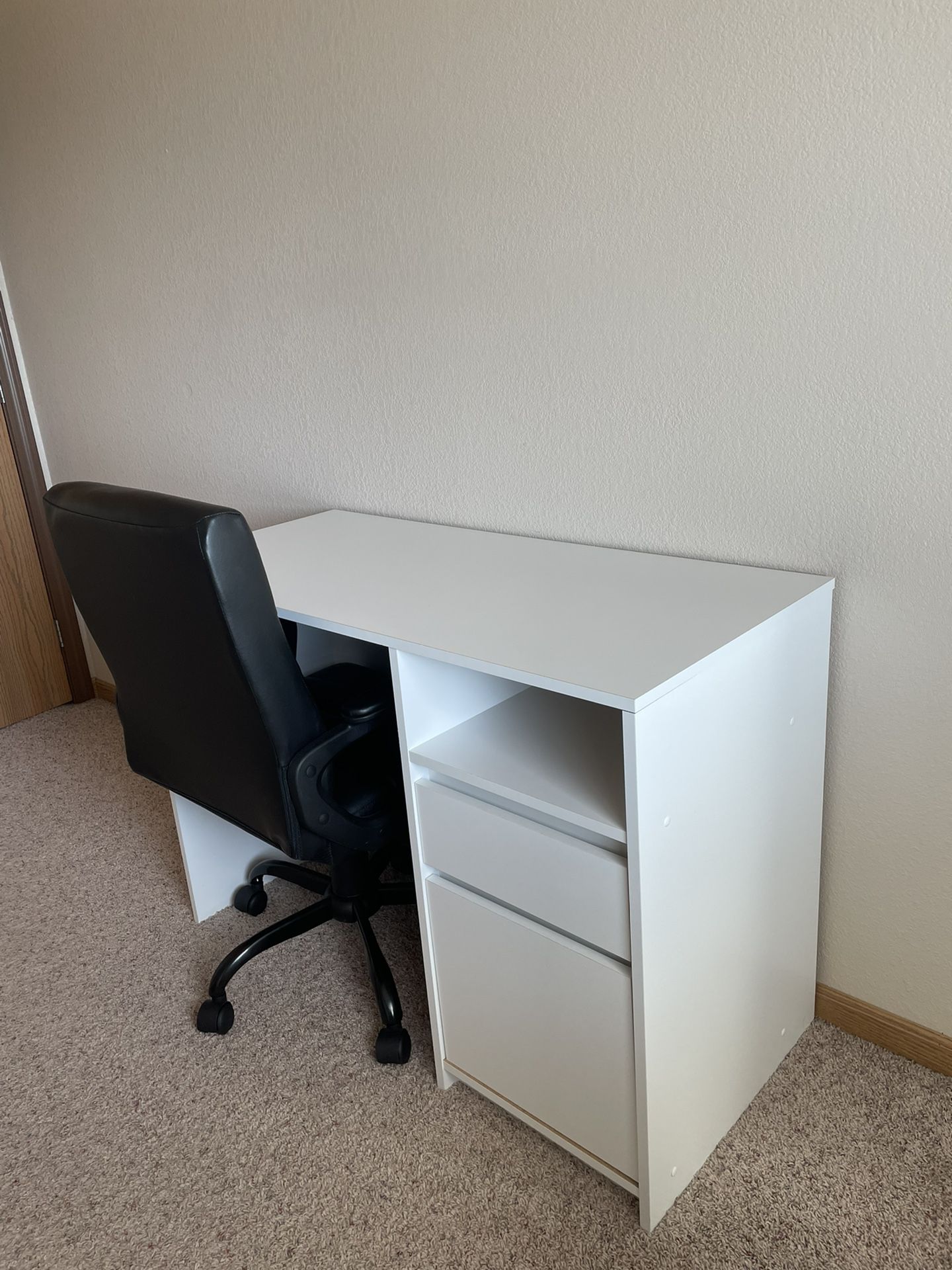White Desk & Chair 