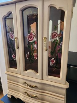 Jewelry box