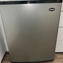 Mini Refrigerator 