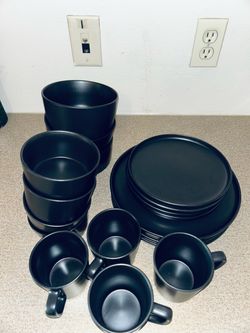 Black Dish Set