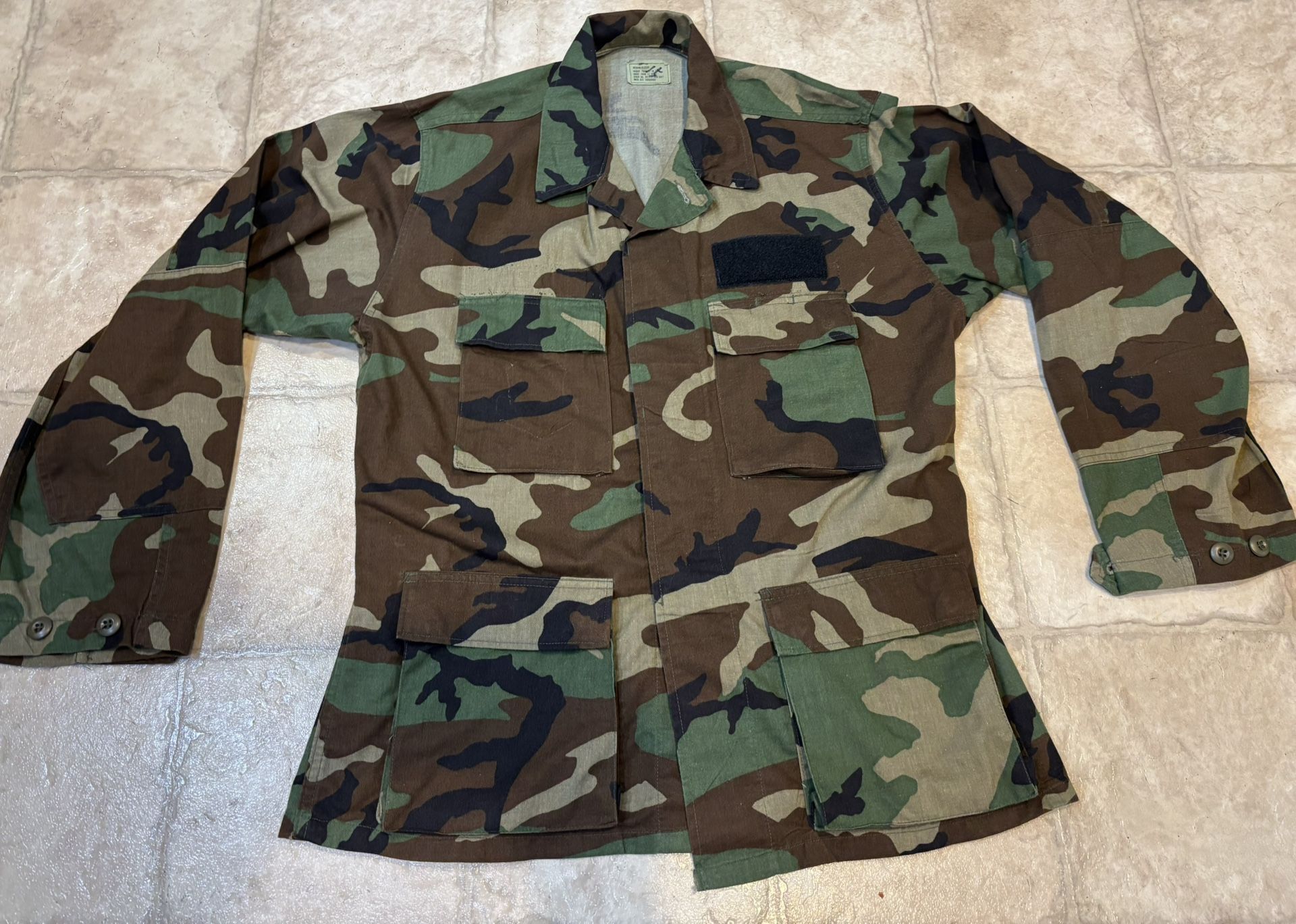 Military Surplus M81 Woodland BDU Shirts, Medium Excellent