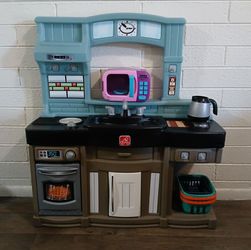 Step2 Best Chef's Kitchen Playset, Microwave, Food, Utensils, Pots and Pans Plus much much more.