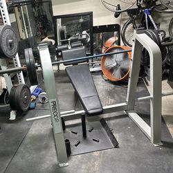 Weight Bench,  Decline Bench, Precor USA Brand ,  No Weights  Olympic industrial grade  Very heavy 