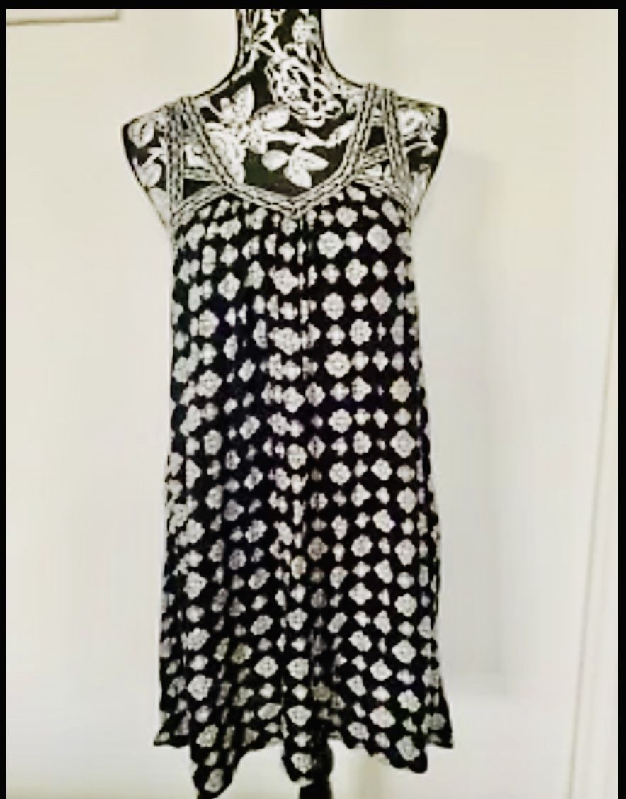 American Eagle Dress Size Small. Preowned In Great Condition. Black and white, 100% viscose. Comes from a smoke free environment.  