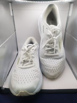 Size 8 white Brooks Women's Adrenaline GTS 24 support running shoe