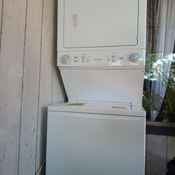 Washer and Dryer 2 In 1 (New Condition)