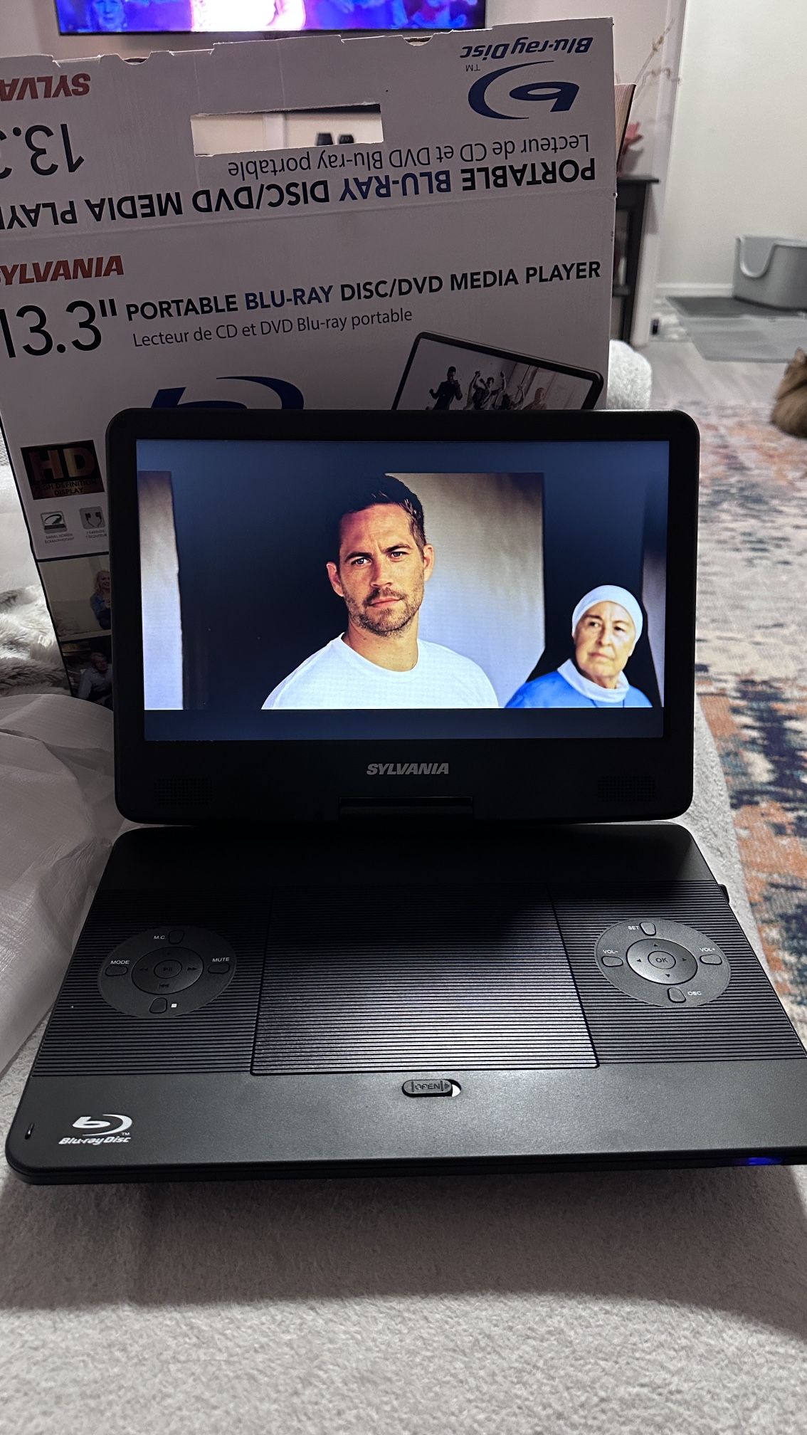 Sylvania - 13.3” Portable Blu-ray Player with Swivel Screen - Black