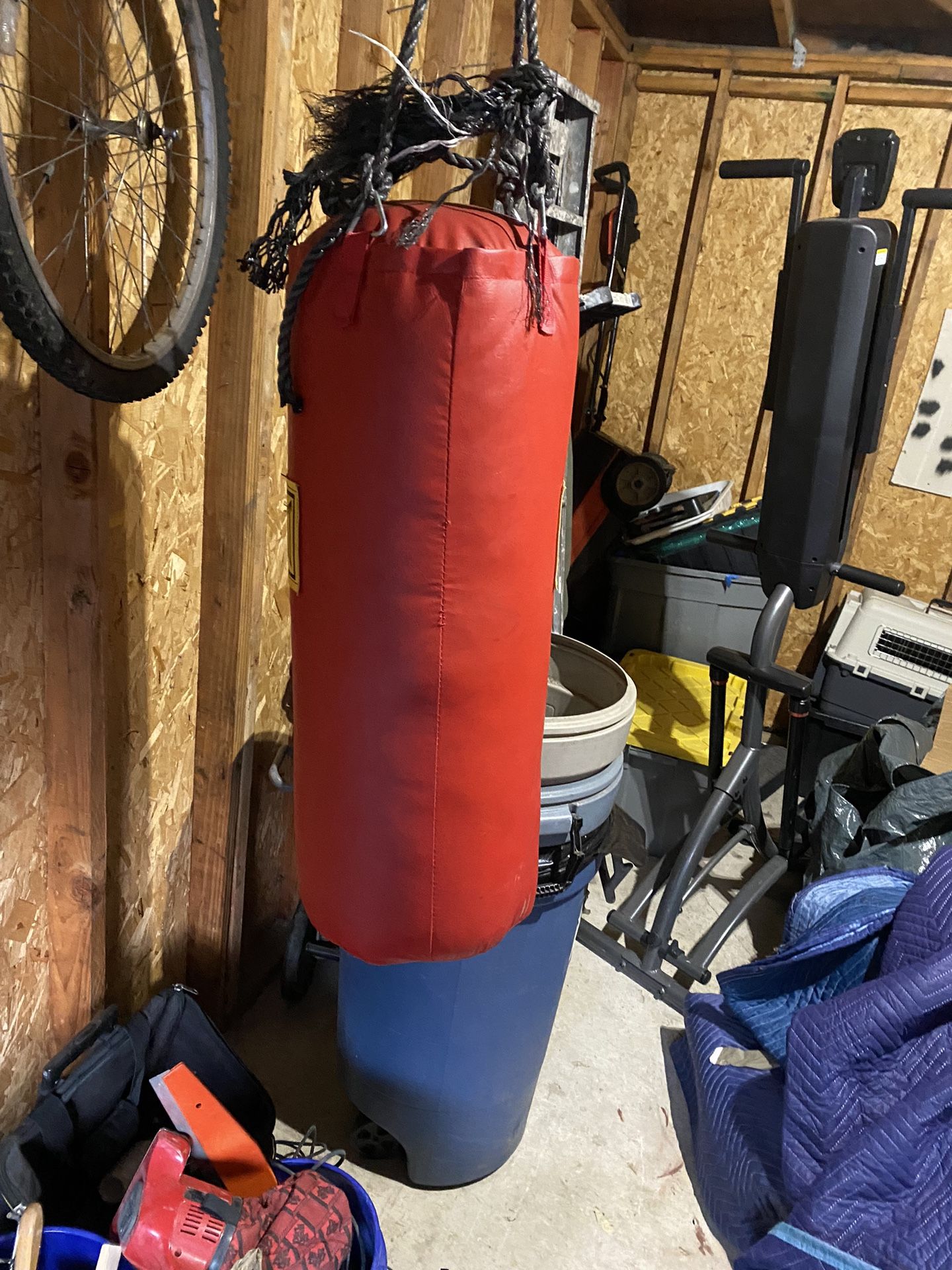 50 pound punching bag and gloves, Everlast