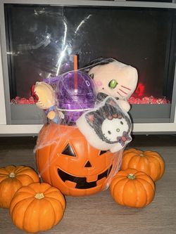 Chucky/Tiffany Hello Kitty Spooky Boo Basket