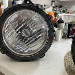 JEEP HEADLAMP LEFT AND RIGHT MINT CONDITION