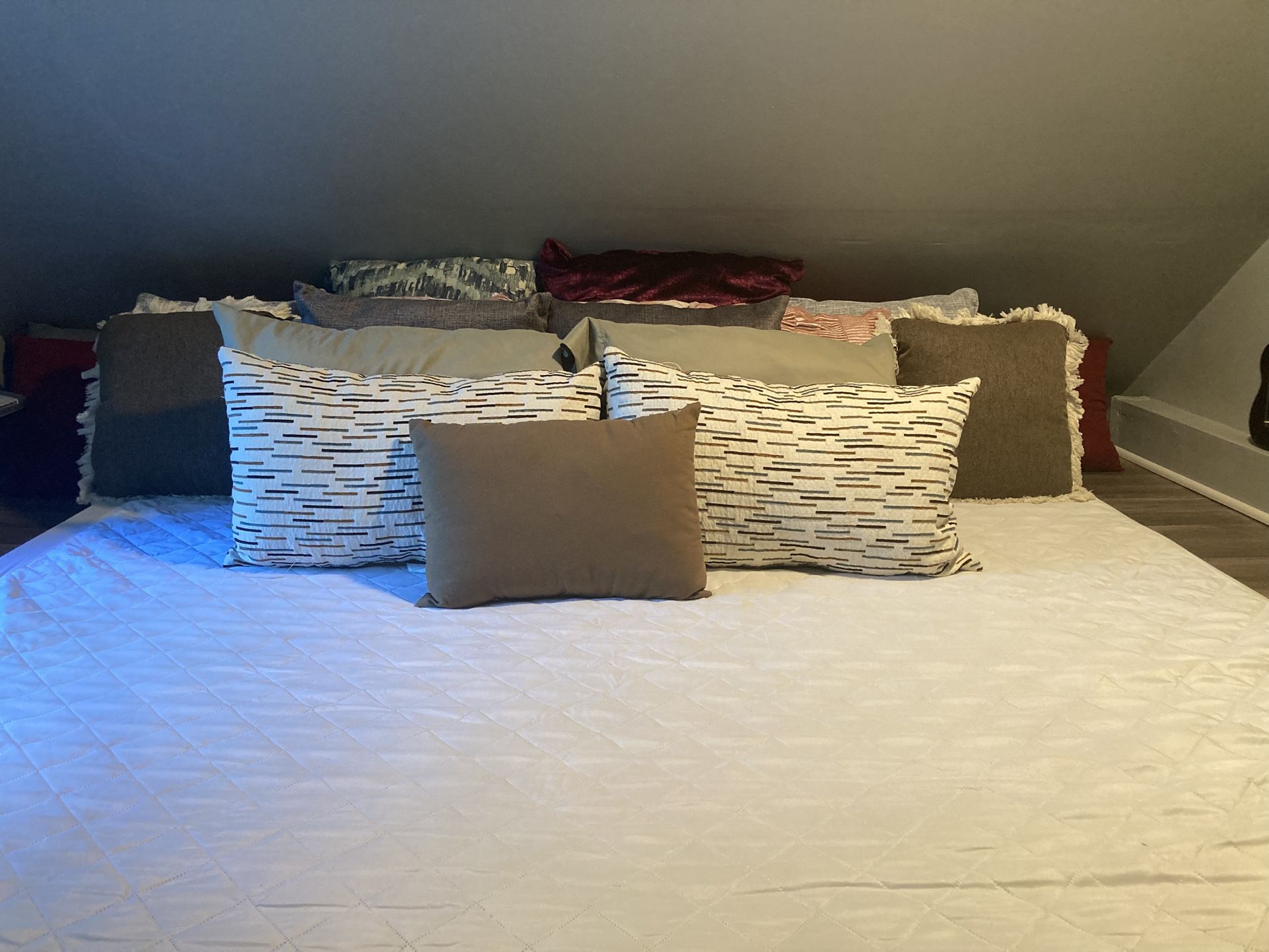 MATTRESS.. PILLOWS/RUBBER MAT
