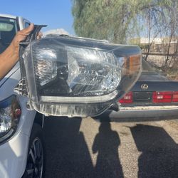 2019 Tundra Headlight 