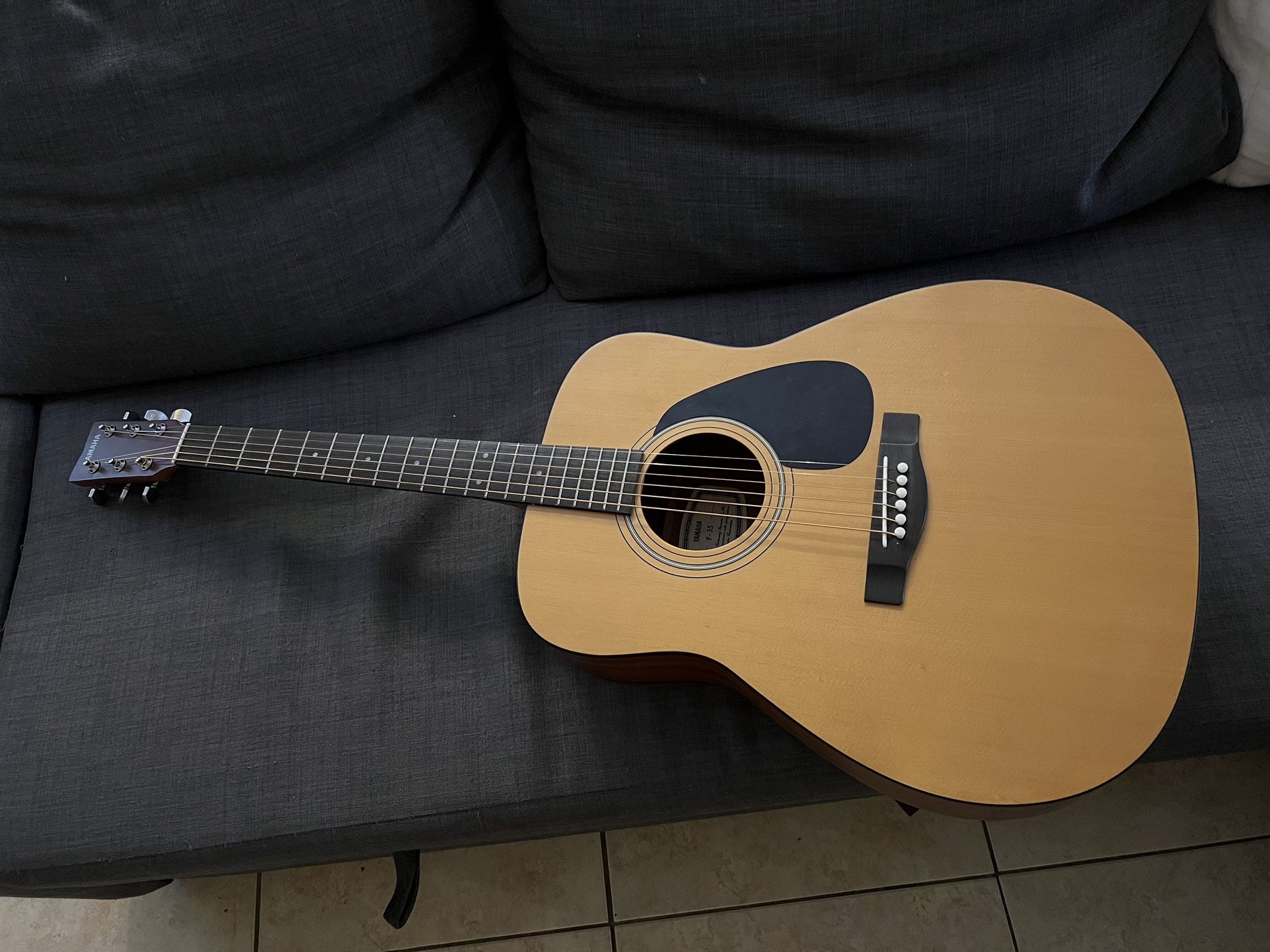 Yamaha F35 Acoustic Guitar