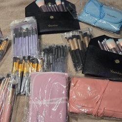 250 Make Up Brushes!! All new