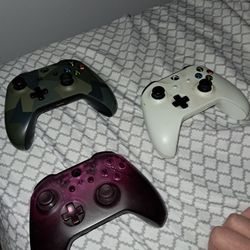 3 Xbox 1 S Controllers