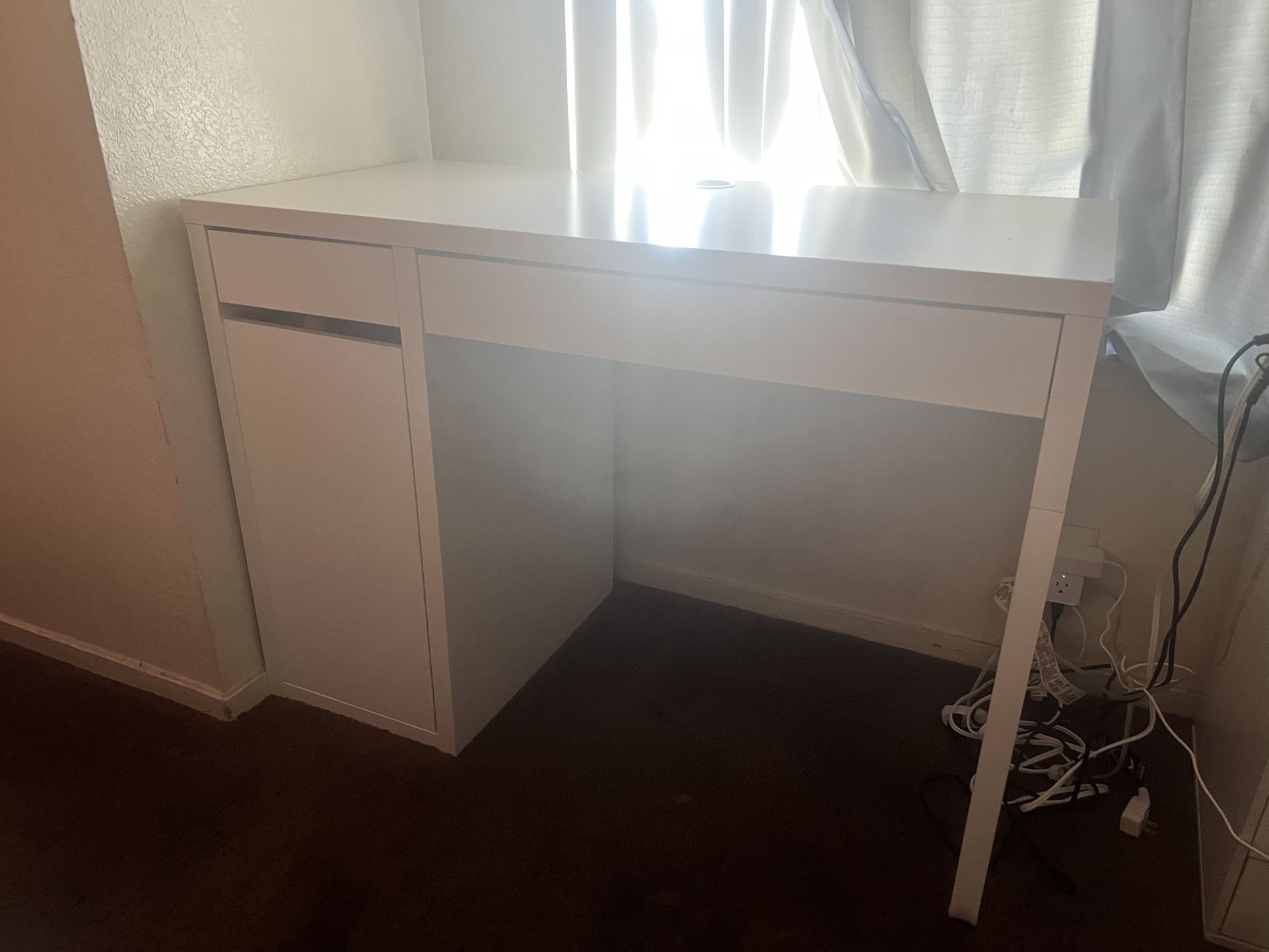 IKEA WHITE DESK