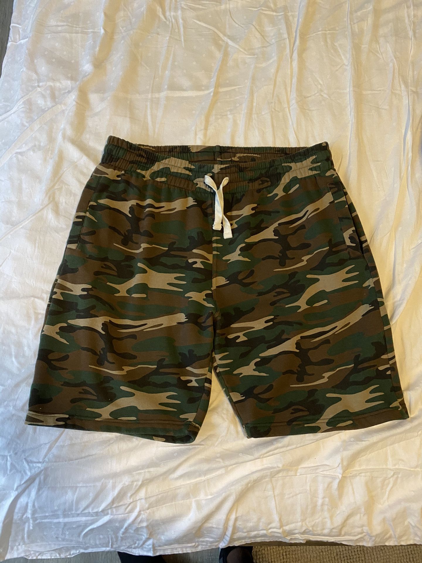 Camo fleece shorts/ Large