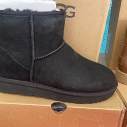 9 W Black Uggs Mini 