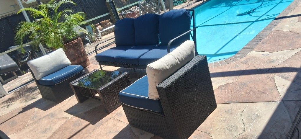 Beautiful 😍 4pc navy Blue Cushions wicker outdoor furniture set seats 5 pool deck sofa coffee table