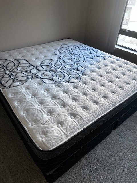 King Size Pillow Top Mattress 12" Thick. All Sizes Available. Same Day Delivery. Brand New Mattress