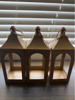 Set of 8 Gold Metal Lanterns